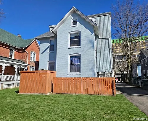 921 Mary St Photo 1