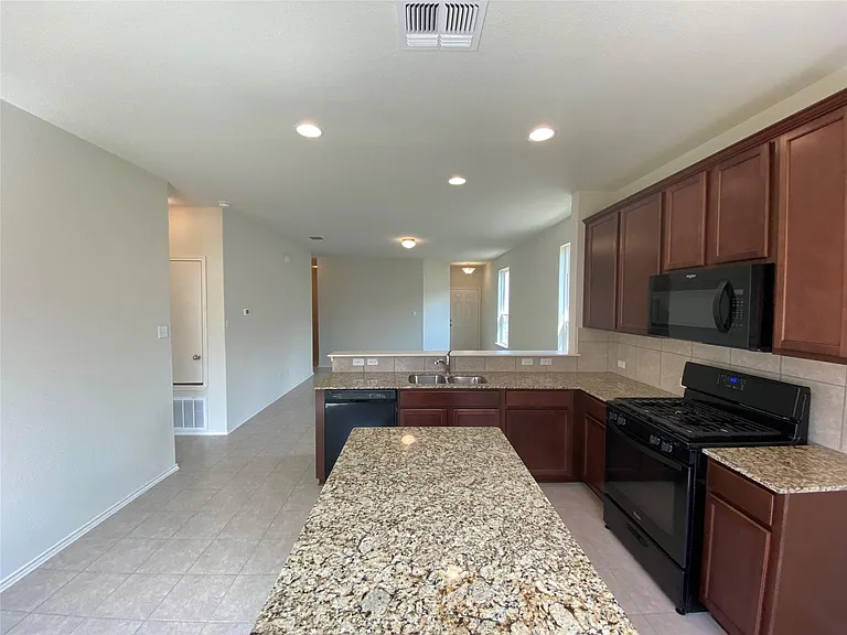 204 Nettletree Dr — Photo 8