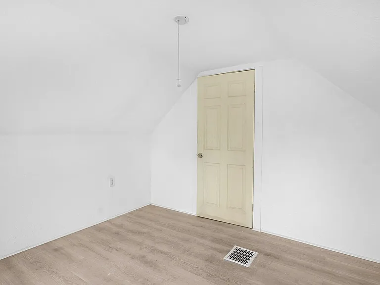 10413 Mount Auburn Ave #B — Photo 15