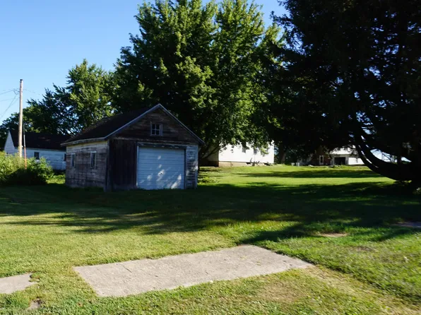 307 3rd St, Wellsburg, IA 50680