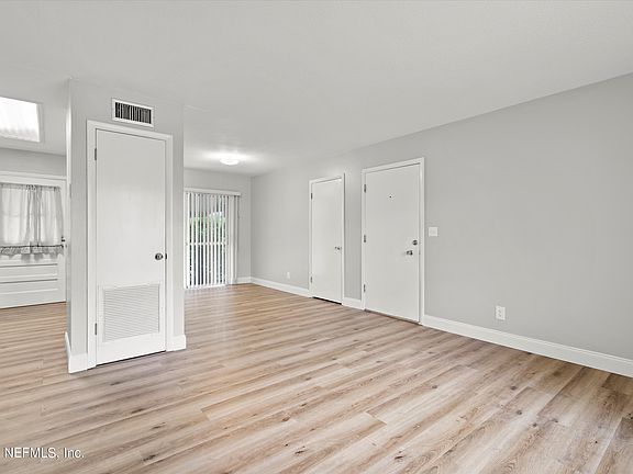 5th image of 7627 Hillside Dr