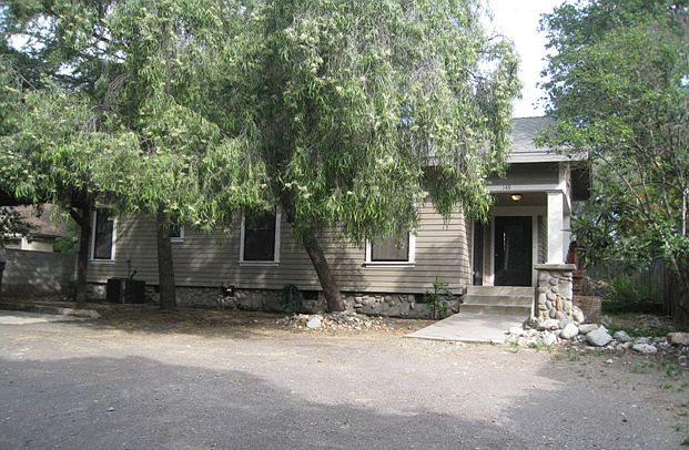 1st image of 143 W 12th St