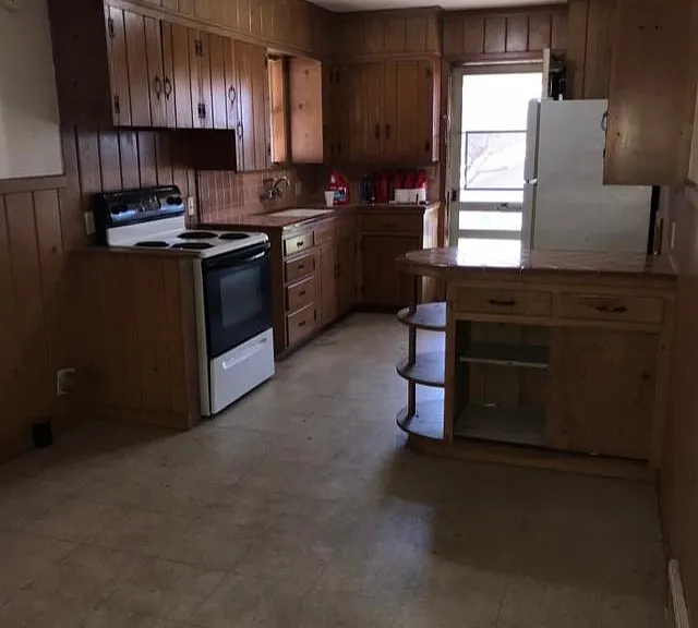 2106 E Jones St — Photo 11