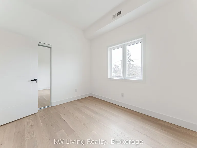 712 Eglinton Ave E — Photo 31