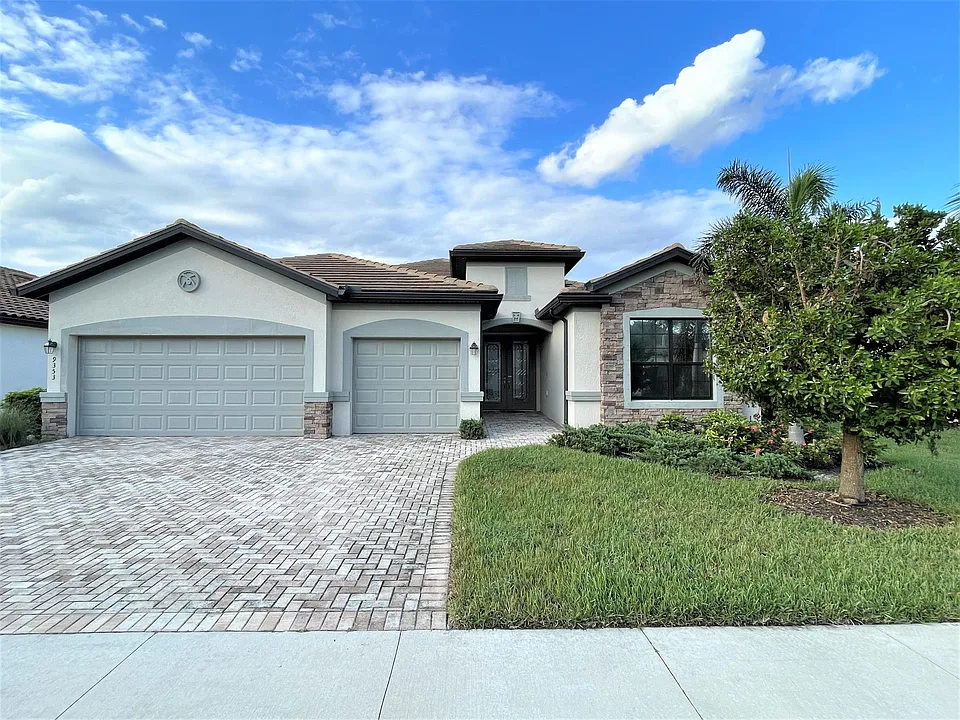 9353 Glenforest Dr