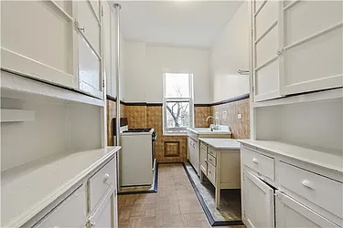 Sold by Avenue Sotheby's International Realty