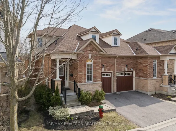 578 Tapestry Ln #14, Newmarket, ON L3X 3C9