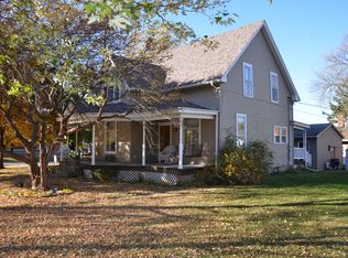 525 S Pine St, Arthur, IL 61911