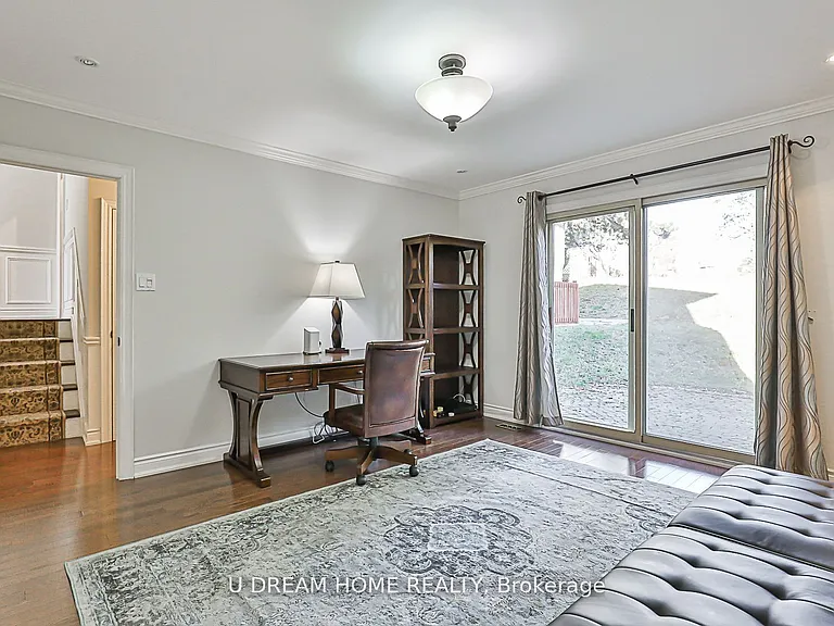 31 Shawfield Cres — Photo 17