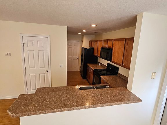 3rd image of 325 Willow Oak Dr