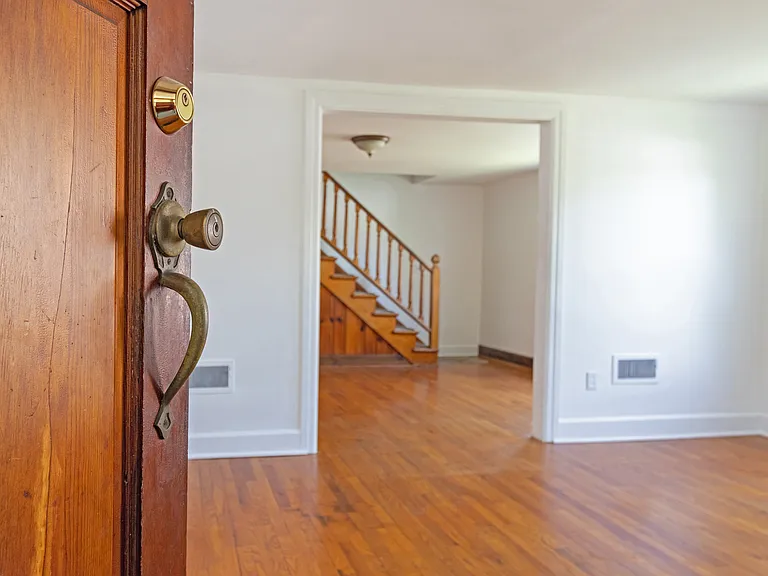 8B Myer Ln — Photo 1