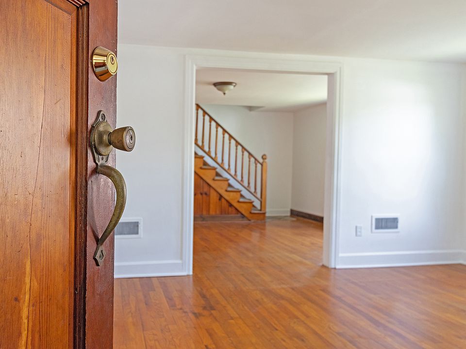 1st image of 8B Myer Ln