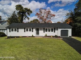 92 Holly Tree Ln, Toms River, NJ 08753