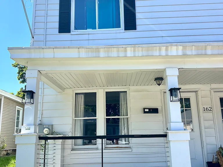 162 Main St — Photo 1