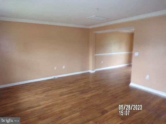 4th image of 205 Carsons Ct