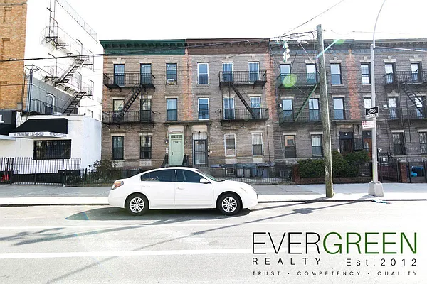 Rented by Evergreen Apartments BK | media 20