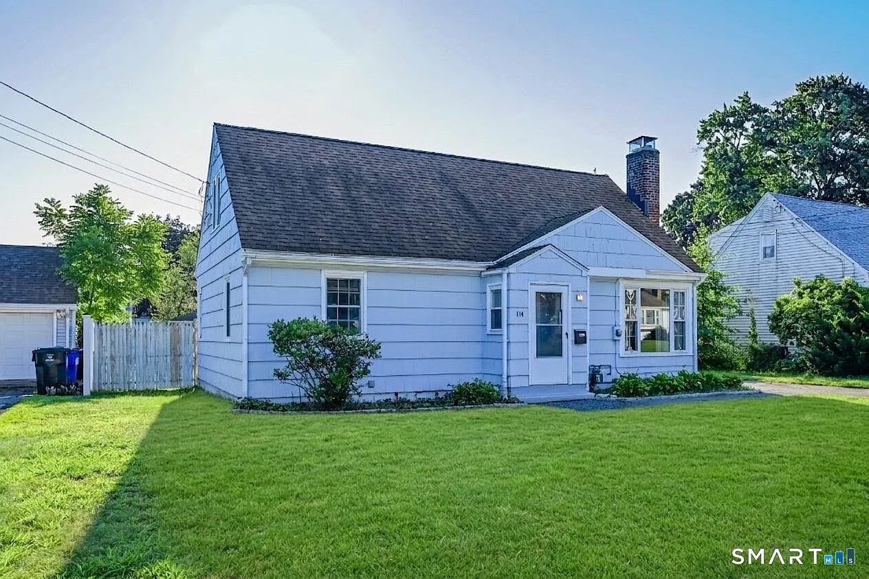 4 bed, 1.0 bath, 1504 sqft, $3,700 — Photo 2