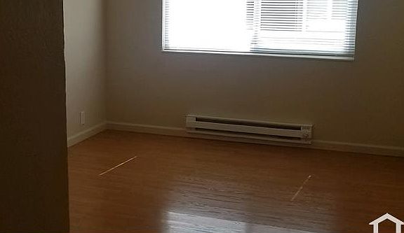 5th image of 698 Richmond Ave #4