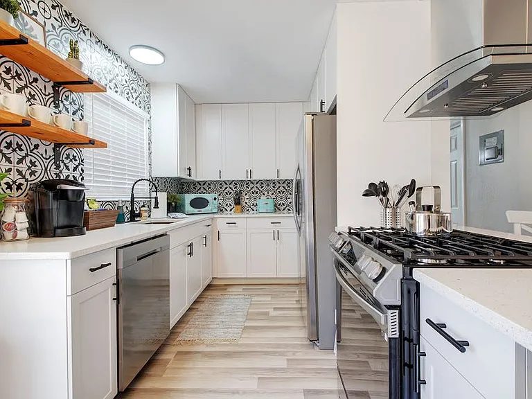2210 Bristol Dr — Photo 3