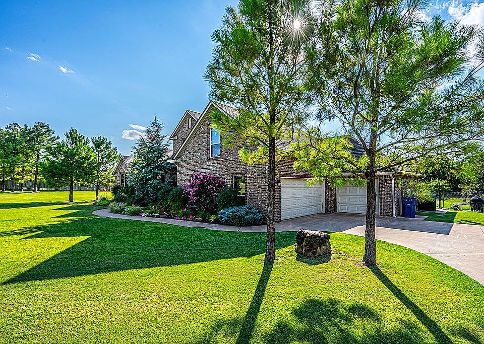 1st image of 8457 Rockcliff Way