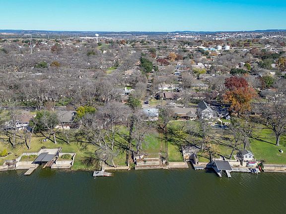 2nd image of 1216 Pecan Drive