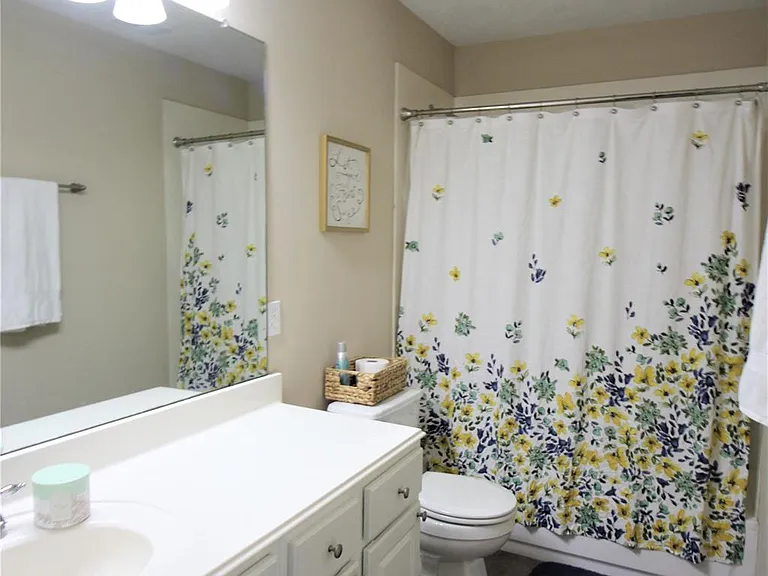 2409 Avalon Trace Ln — Photo 13