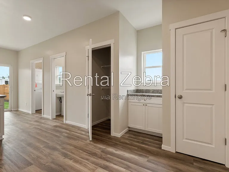 1684 SW Salmon Ave — Photo 6