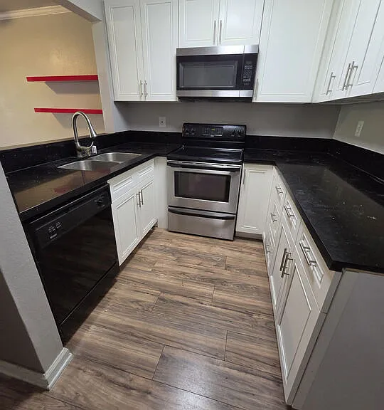 435 S Virgil Ave #113 — Photo 15