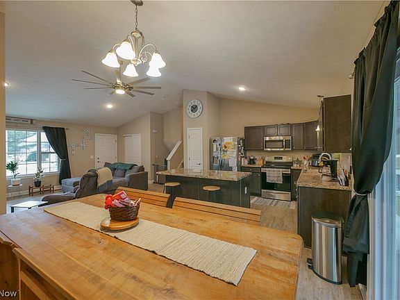 2nd image of 3445 Meadow St