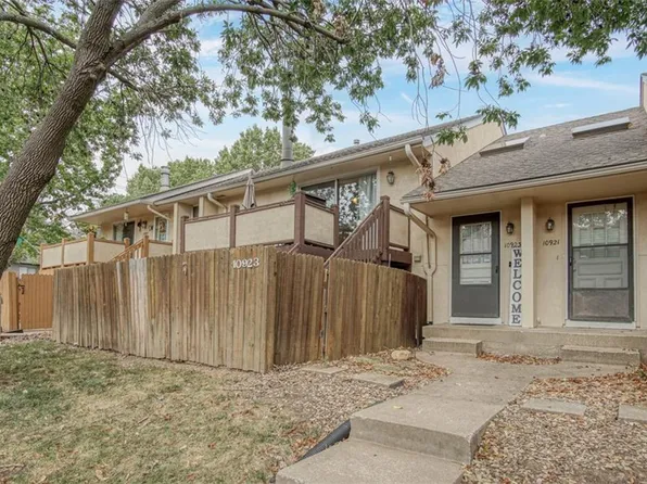 10923 Gillette St, Overland Park, KS 66210