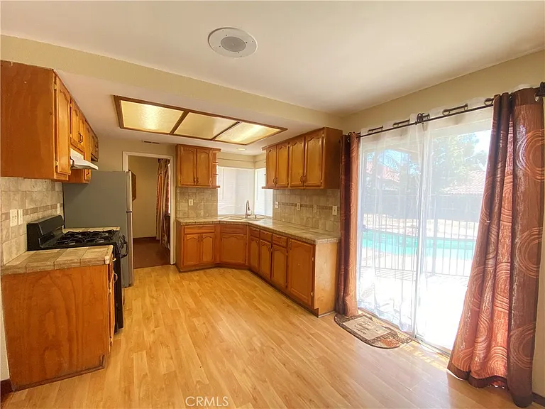 12044 Champlain St — Photo 6