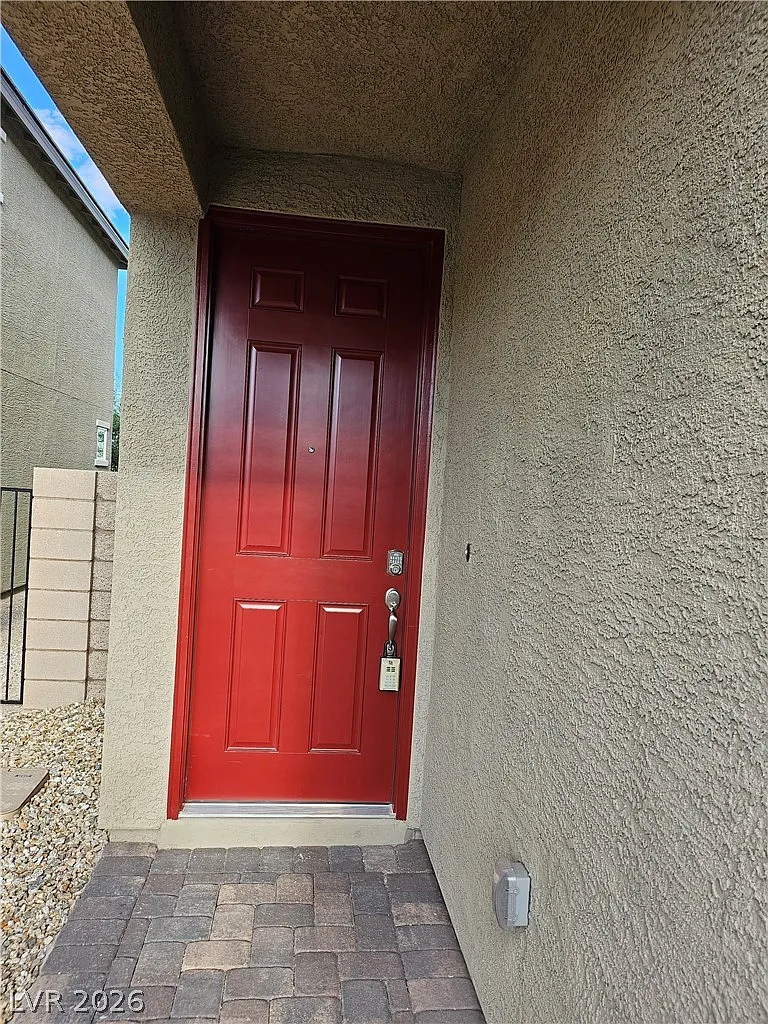 4 bed, 2.5 bath, 2068 sqft, $2,595 — Photo 2