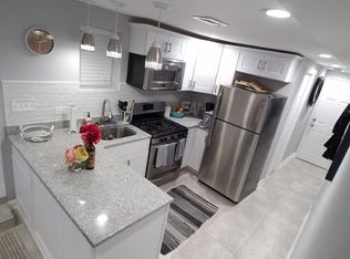 905 W Addison St #G, Chicago, IL 60613