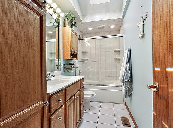 5th image of 9157 Birch St