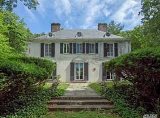 472 Woodbury Rd, Cold Spring Harbor, NY 11724