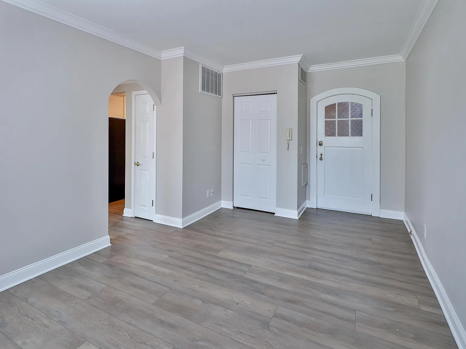 7554 Parkdale Ave — Photo 3