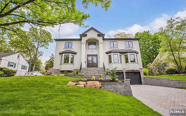 2nd image of 340 Maplewood Dr