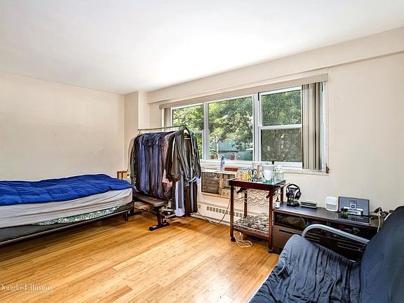 3rd image of 175 Willoughby St APT 2E