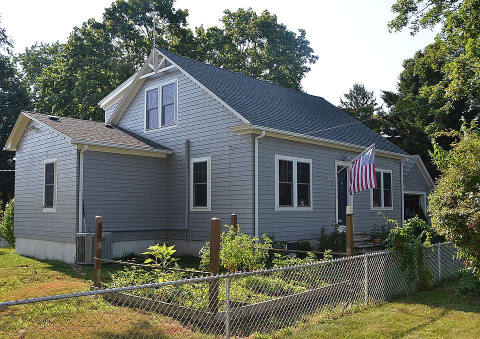 2nd image of 16 Lakedell Dr