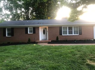 1129 Fulton Dr, Statesville, NC 28677
