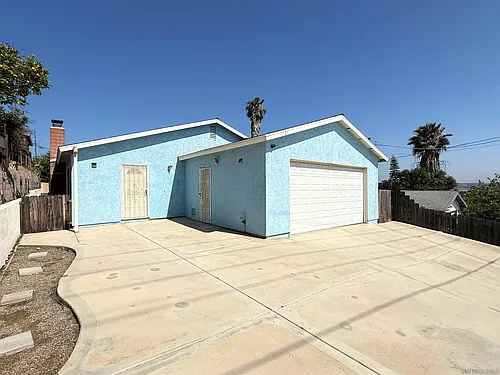 1121 Grand Ave Photo 1