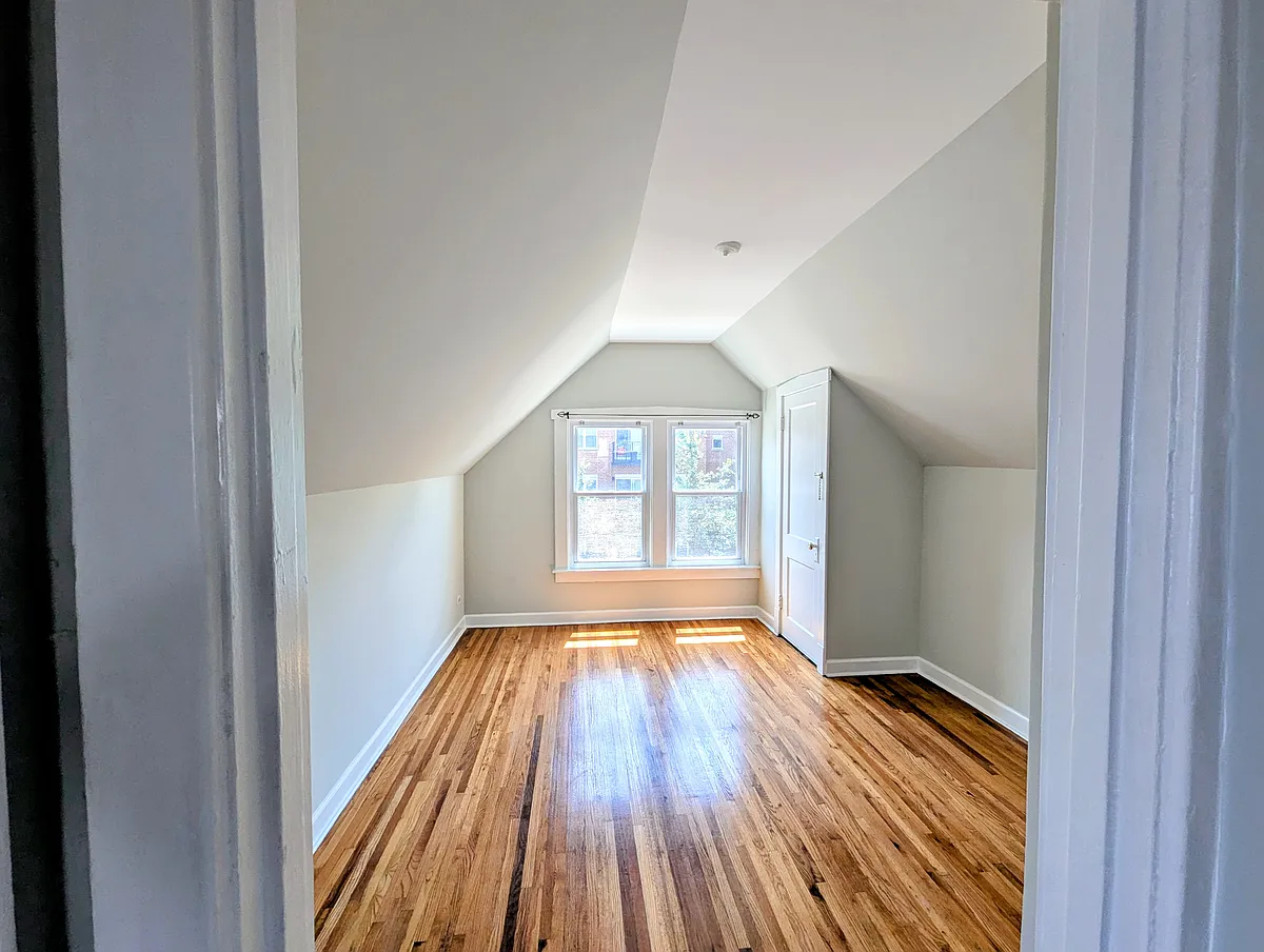 Building Photo - 6606 W George St #2