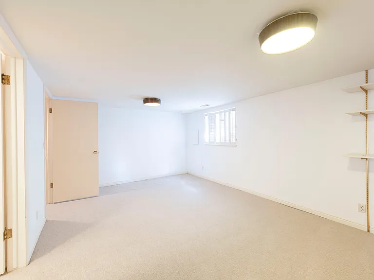 1038 S Oak Hills Way — Photo 26