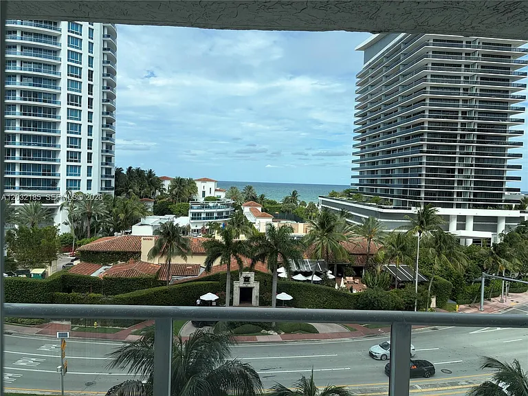 5900 Collins Ave #702 — Photo 28