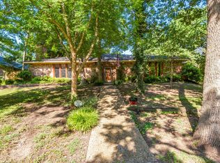 213 W Creekwood Dr, Lancaster, TX 75146