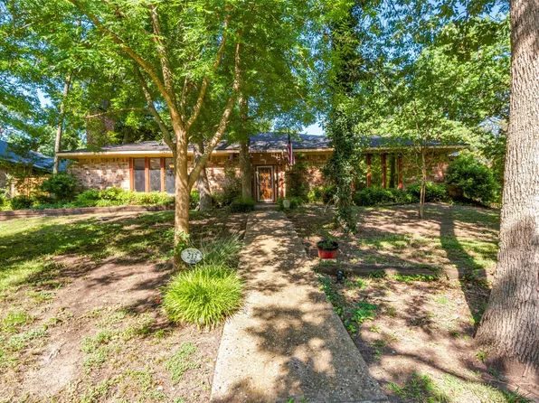 213 W Creekwood Dr, Lancaster, TX 75146