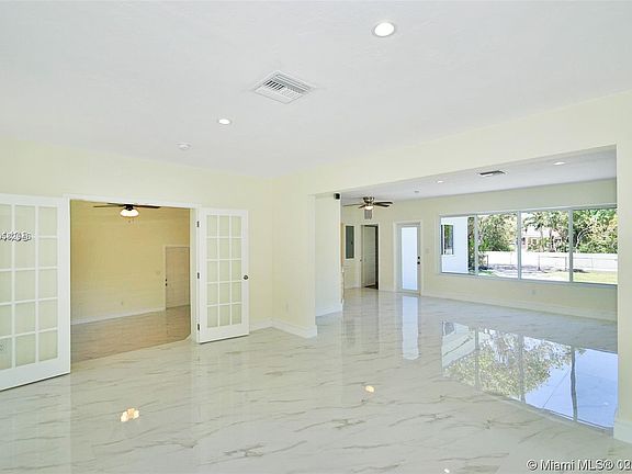 4th image of 712 NE 95th St