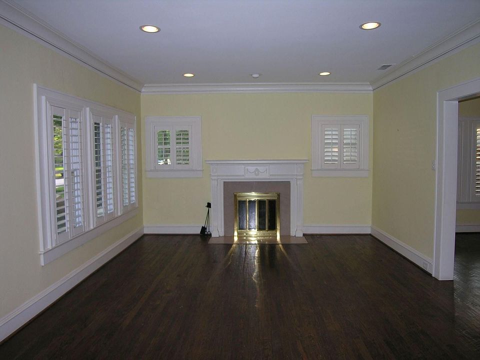 2nd image of 3306 Drexel Dr