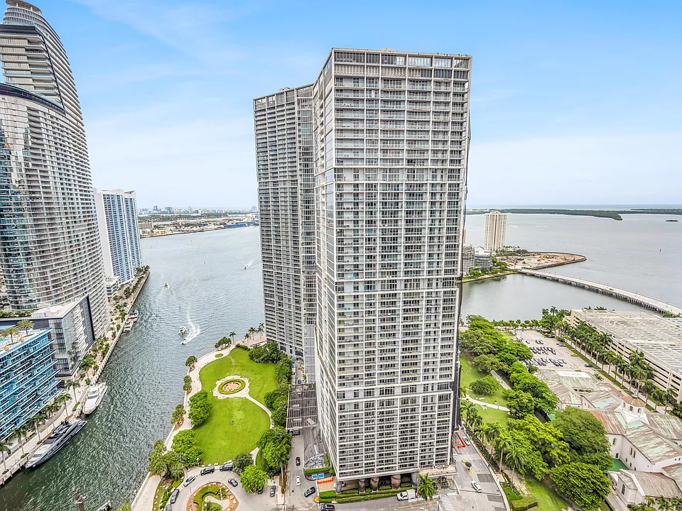 77 SE 5th St #2714
