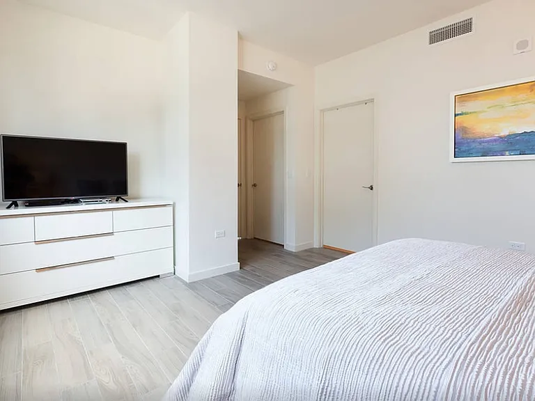 999 SW 1st Ave #20 — Photo 8